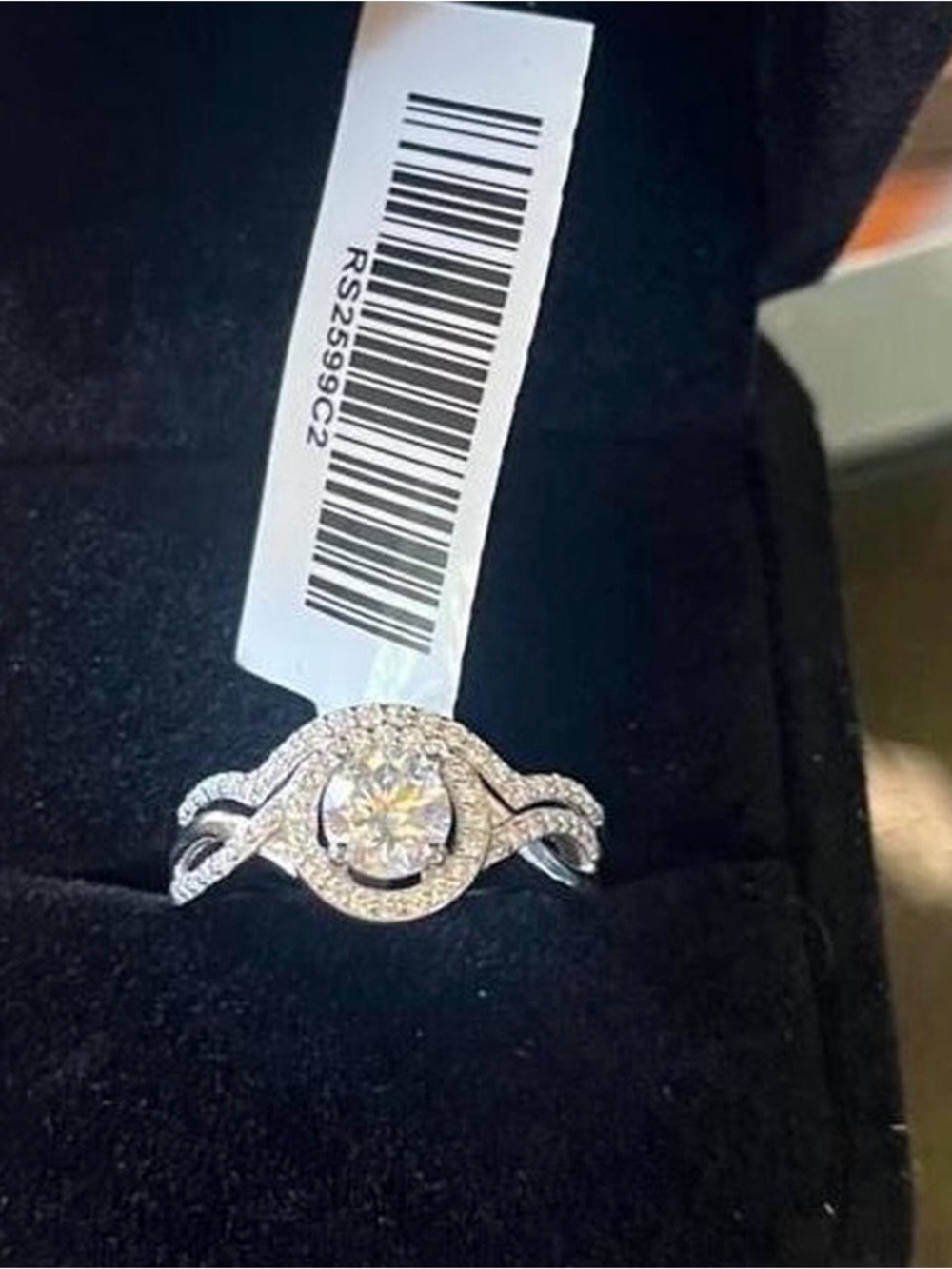✨ Genuine Moissanite Rhodium-Plated Ring — Size 7 ✨